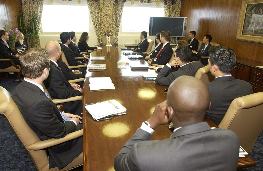 Marketing Digital Maroc — Secretary Alphonso Jackson with Stanford Business School Students - Secretary Alphonso Jackson meeting Stanford University Business School students visiting HUD Headquarters - DPLA - 859bfcbc42b43a902c88d1ef33936ff9