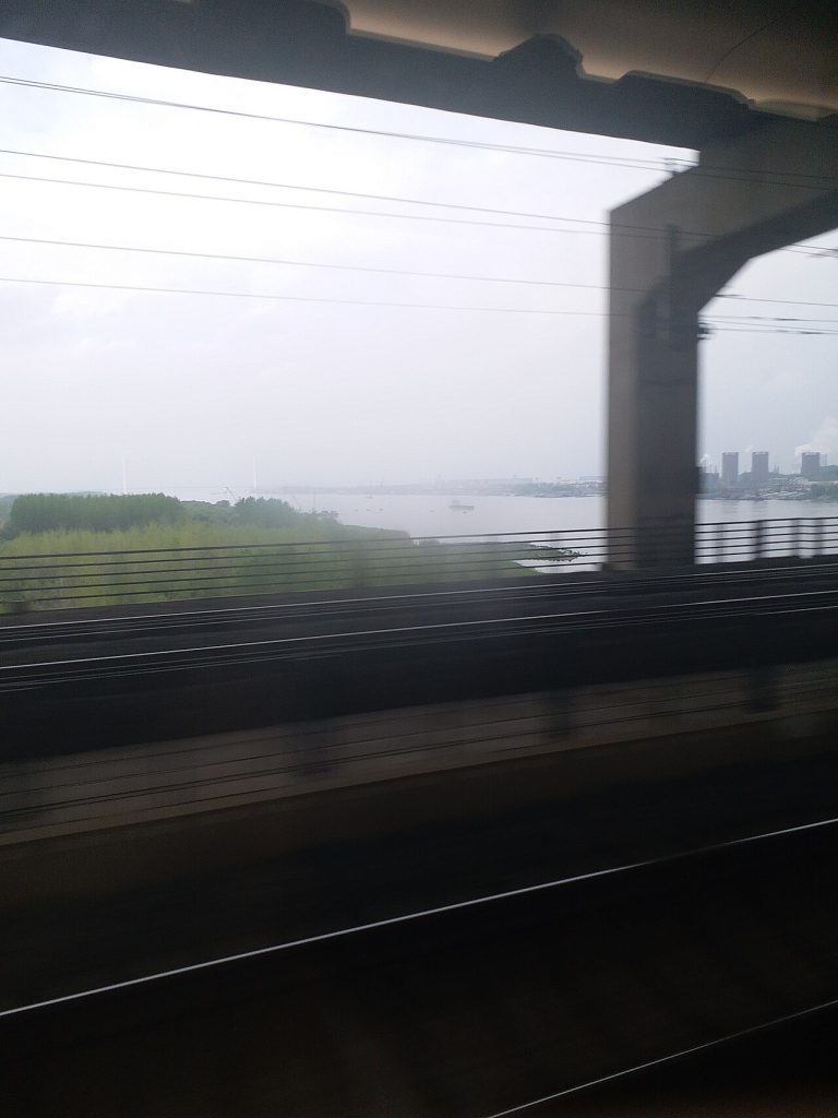 tourisme marocain — Chang Jiang seen from a high-speed train on Tianxingzhou Bridge